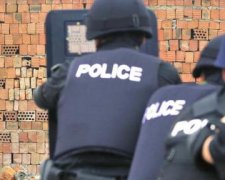 男子讨债绑架他人 民警半小时